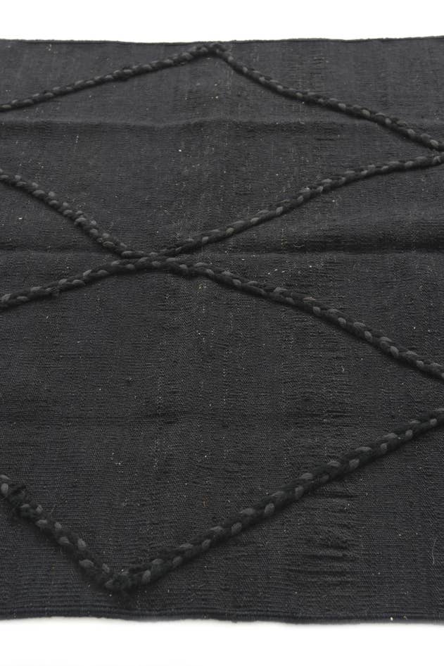 Detail image of 3' 8 x 5' 3 Hand Woven Kilim Modern Wool Rug