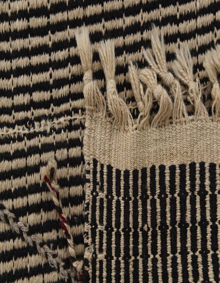Detail image of 5' 8 x 8' 6  Hand Woven Kilim Modern Wool Rug