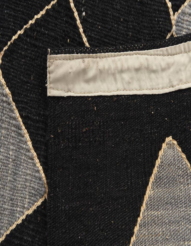 Detail image of 5' x 6'  Hand Woven Kilim Modern Wool Rug