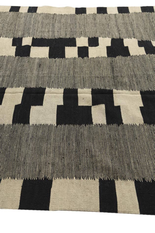 Detail image of 6' x 7' 8 Hand Woven Kilim Modern Wool Rug