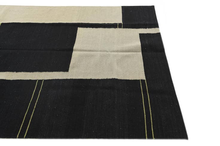 Detail image of 4' x 5' 10 Hand Woven Kilim Modern Wool Rug