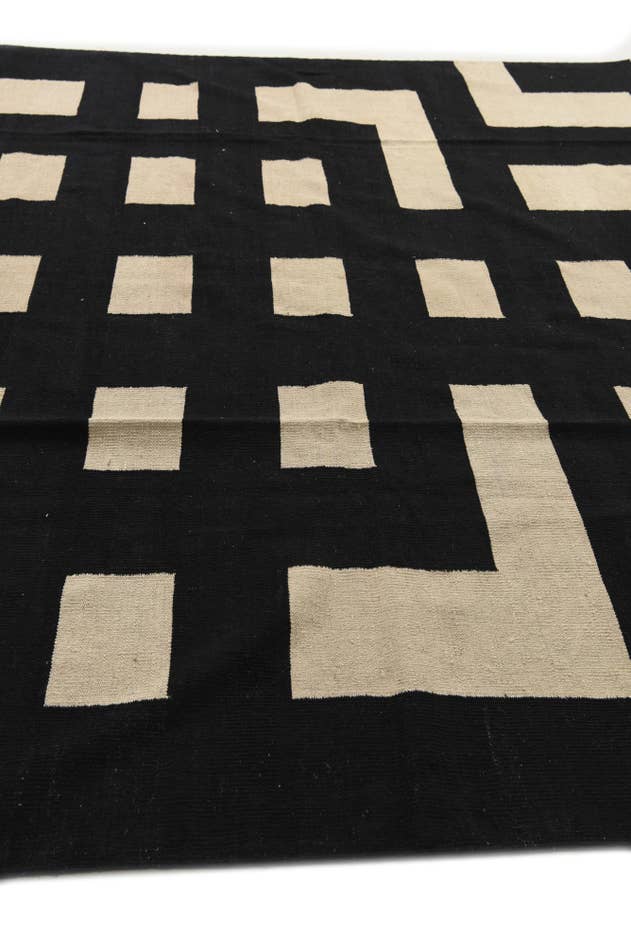 Detail image of 8' 1 x 9' 9 Hand Woven Kilim Modern Wool Rug