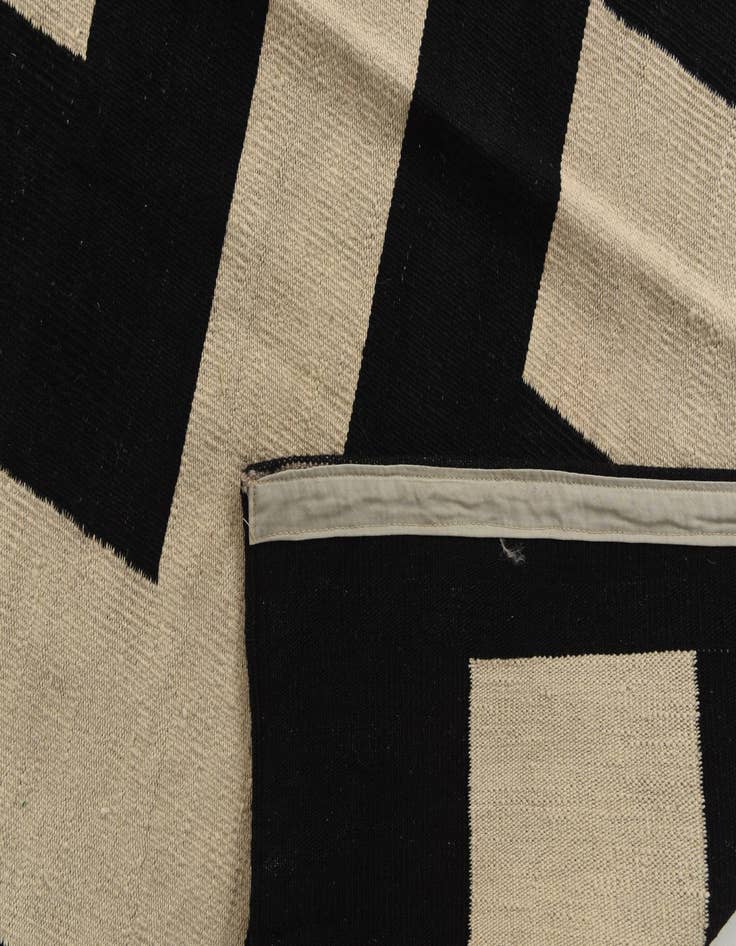 Detail image of 8' 1 x 9' 9  Hand Woven Kilim Modern Wool Rug