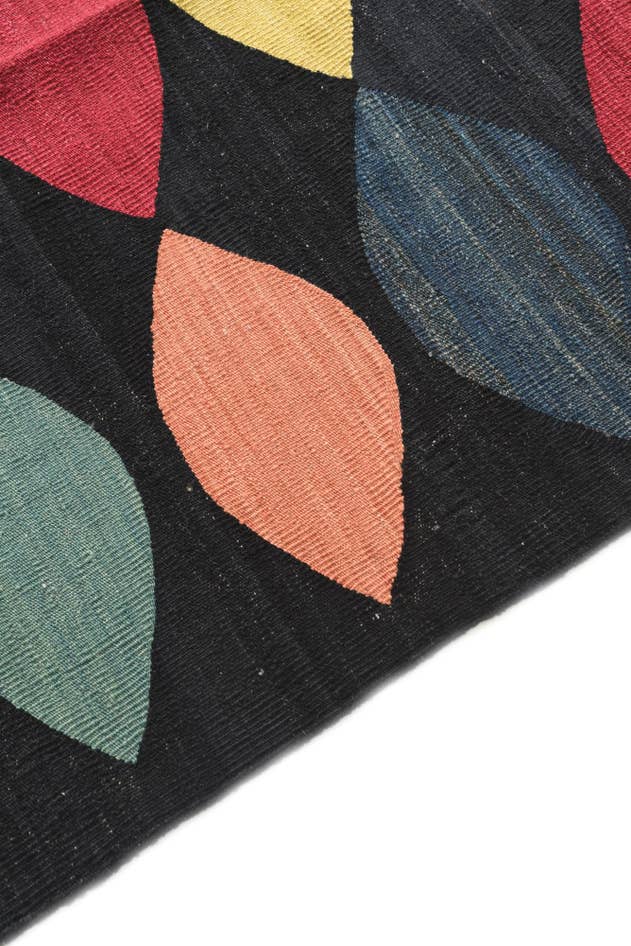 Detail image of 5' 8 x 7' 10 Hand Woven Kilim Modern Wool Rug