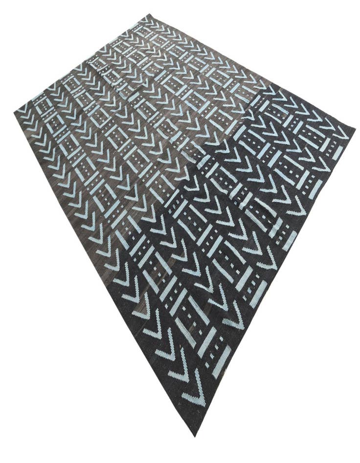 Detail image of 7' x 9' 1  Hand Woven Kilim Modern Wool Rug