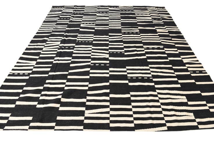 Detail image of 8' 5 x 9' 8 Hand Woven Kilim Modern Wool Rug