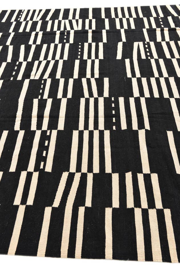 Detail image of 8' 5 x 9' 8 Hand Woven Kilim Modern Wool Rug