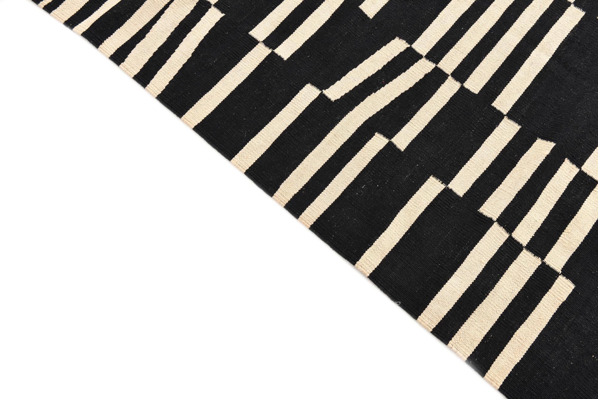 8' 5 x 9' 8 Hand Woven Kilim Modern Wool Rug