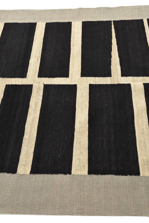 Detail image of 4' 10 x 6' 6 Hand Woven Kilim Modern Wool Rug