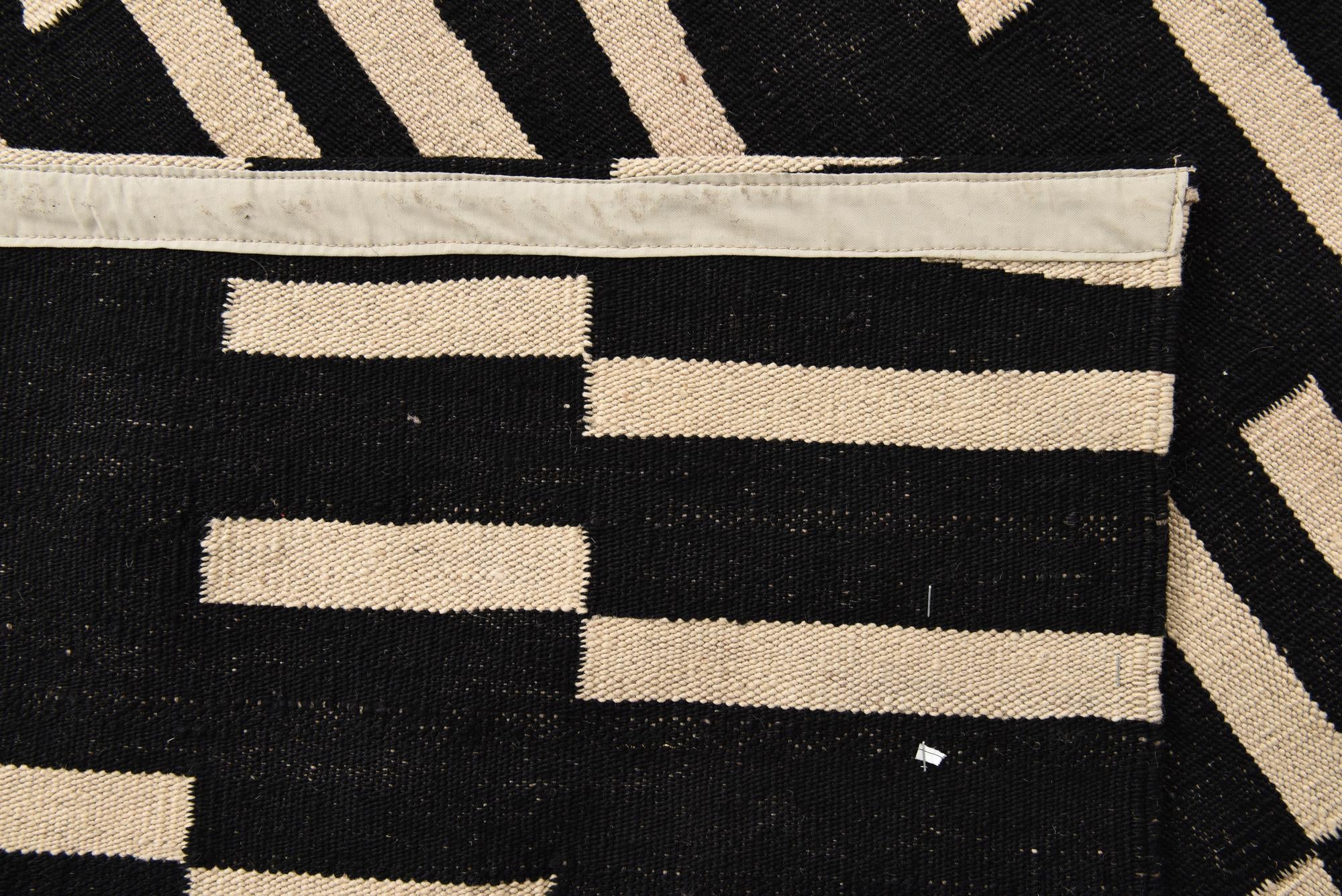 6' 8 x 9' 8 Hand Woven Kilim Modern Wool Rug
