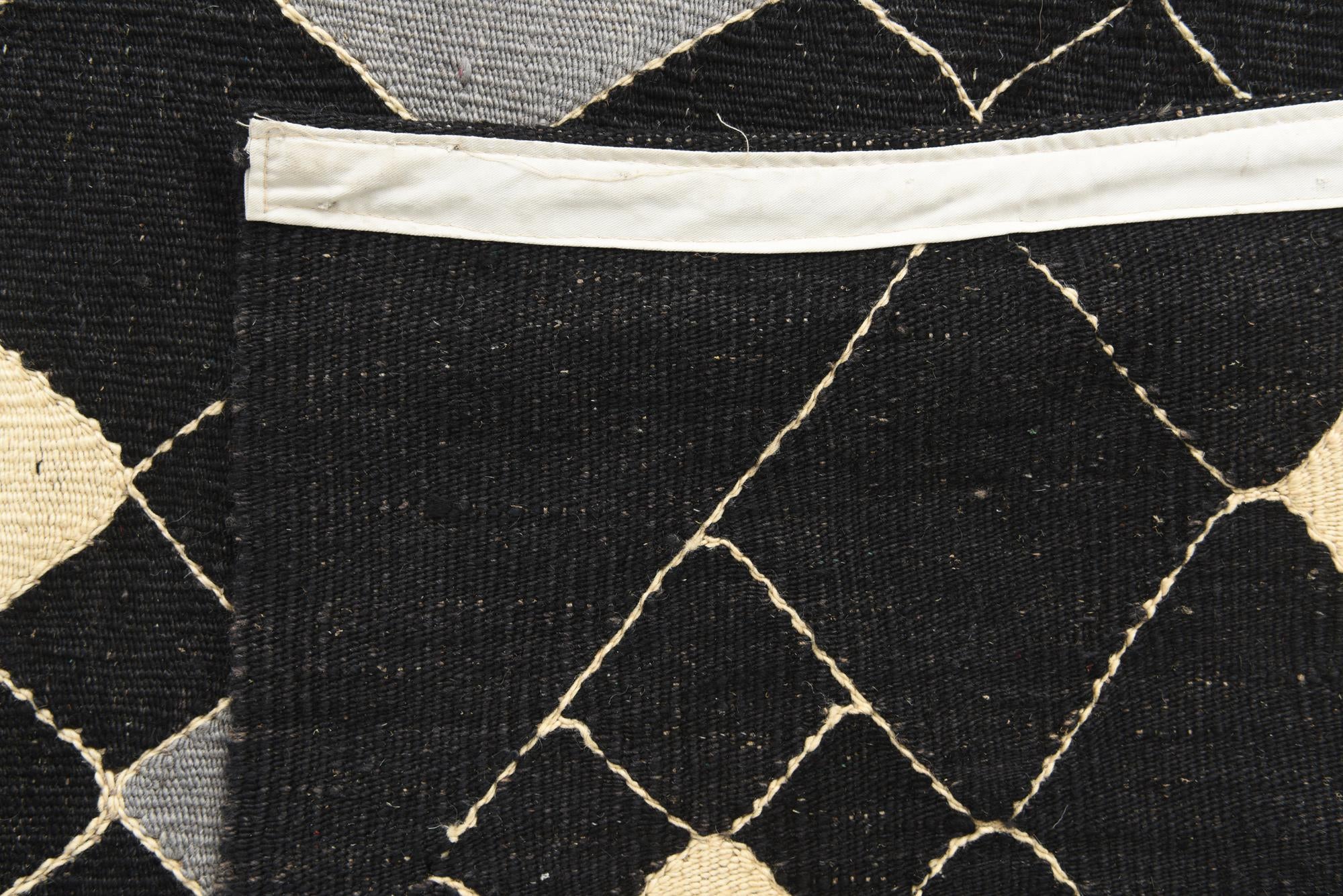 5' 1 x 6' 7 Hand Woven Kilim Modern Wool Rug