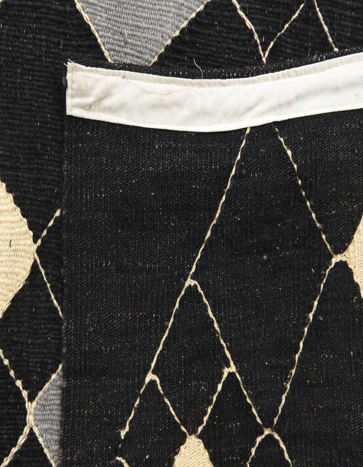 Detail image of 5' 1 x 6' 7  Hand Woven Kilim Modern Wool Rug