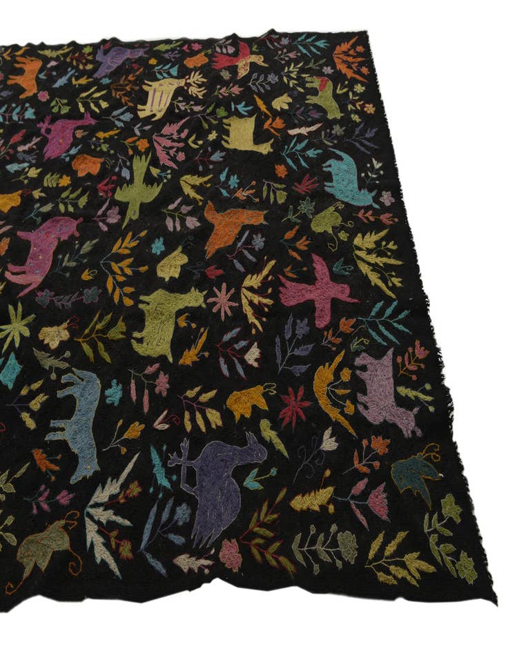 Detail image of 6' 6 x 9' 3  Hand Woven Kilim Suzani Wool Rug