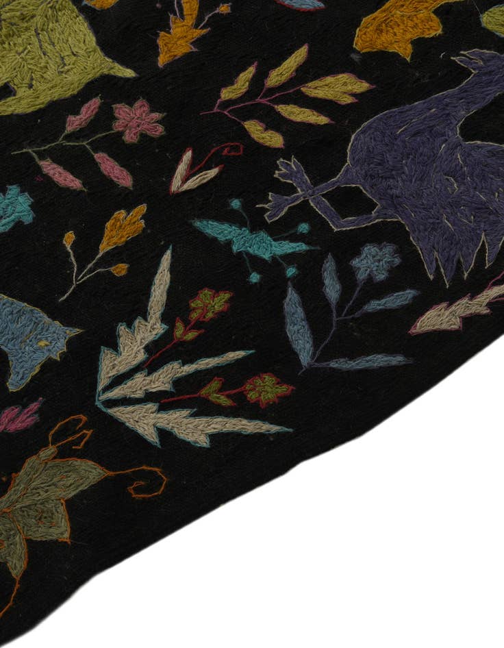 Detail image of 6' 6 x 9' 3  Hand Woven Kilim Suzani Wool Rug