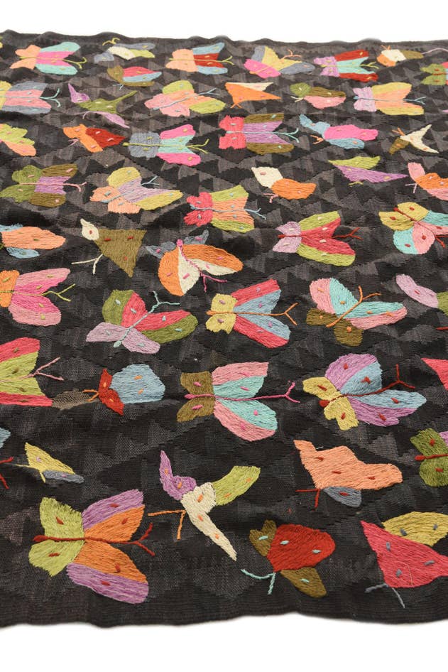Detail image of 6' 4 x 9' 4 Hand Woven Kilim Suzani Wool Rug