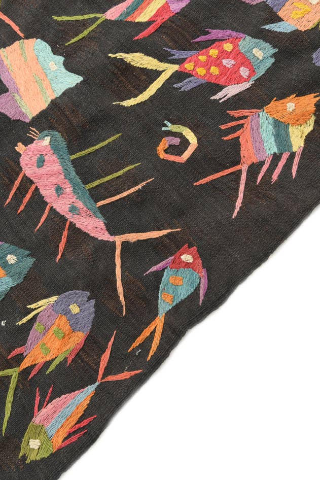Detail image of 4' 6 x 6' 6 Hand Woven Kilim Suzani Wool Rug