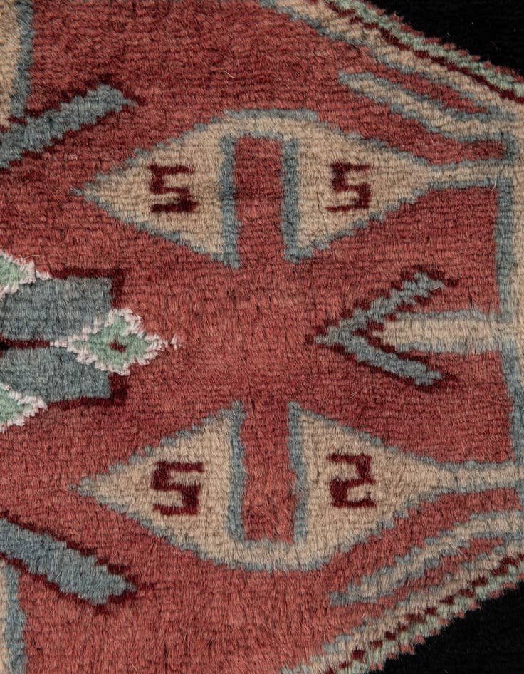 Detail image of 4' 4 x 6' 2  Hand Knotted Lahour Oriental Rug