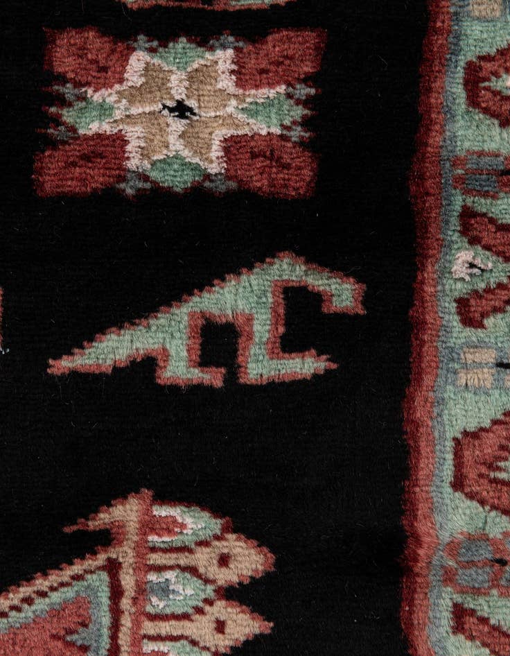 Detail image of 4' 4 x 6' 2  Hand Knotted Lahour Oriental Rug