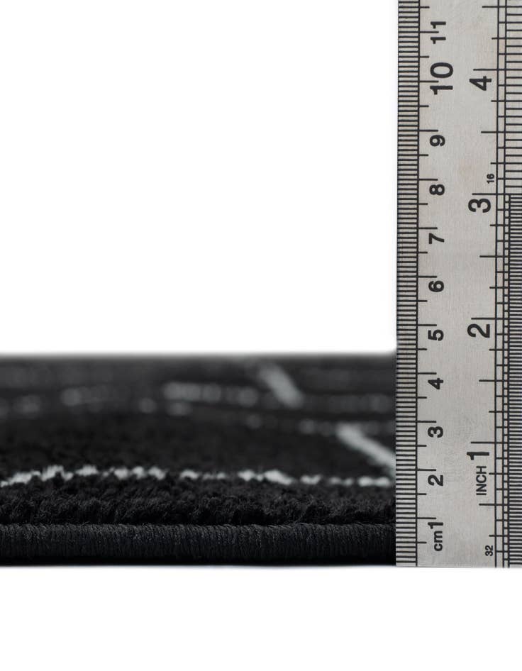 Detail image of 7' 10 x 11' Lattice Frieze Rug