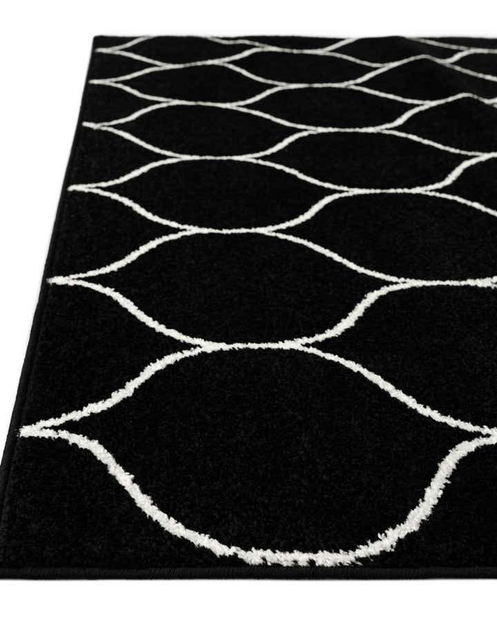 4' x 6' Lattice Frieze Rug