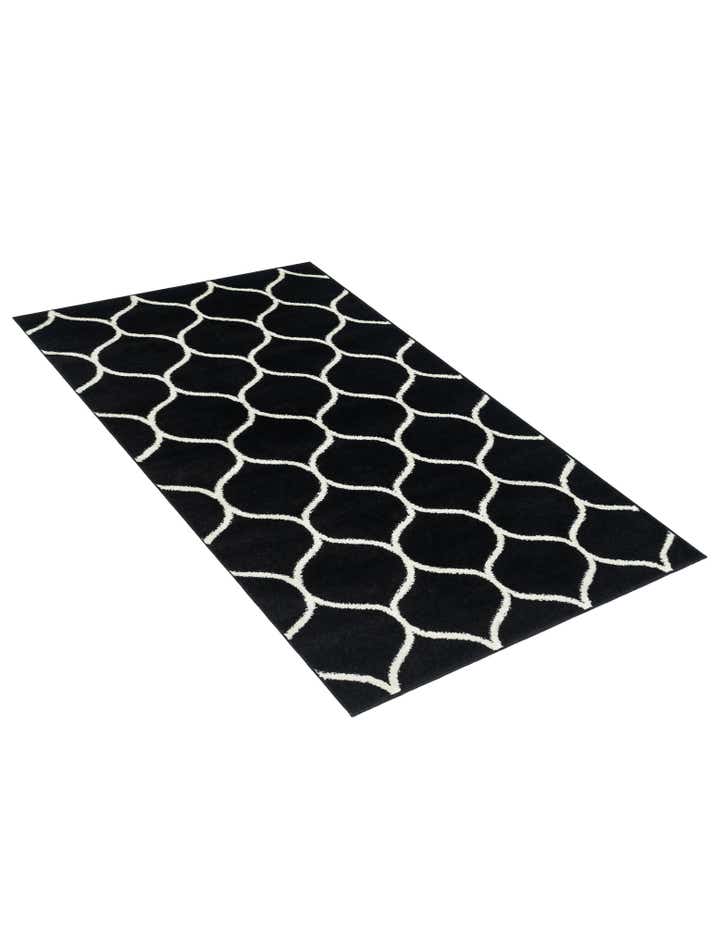 2' 8 x 4' 8 Lattice Frieze Rug