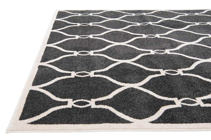 6' 5 x 9' 8 Lattice Rug