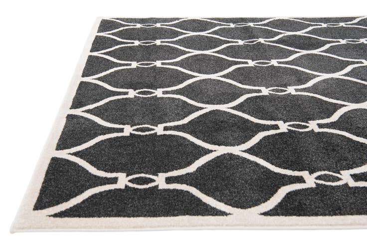 Detail image of 6' 5 x 9' 8 Lattice Rug