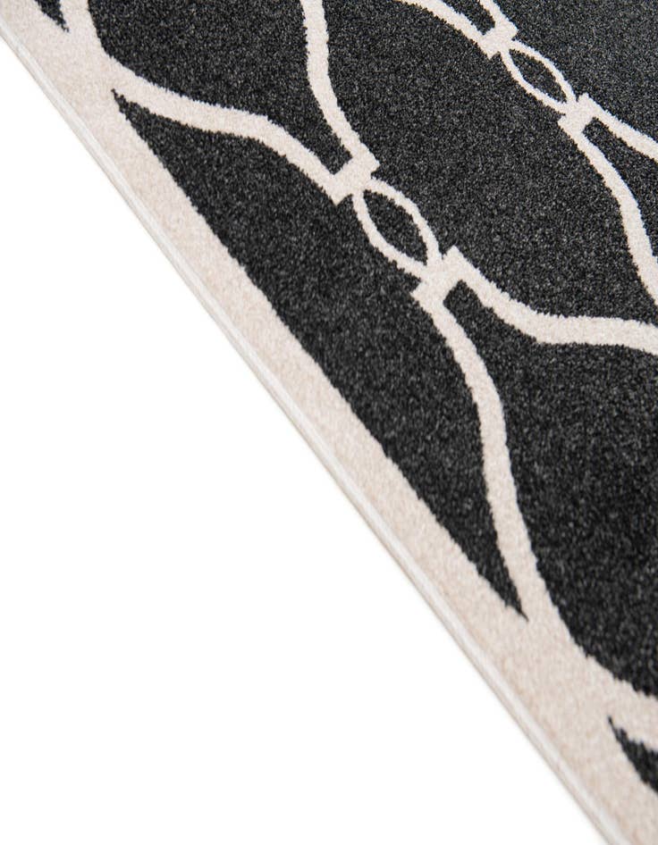 Detail image of 6' 5 x 9' 8 Lattice Rug