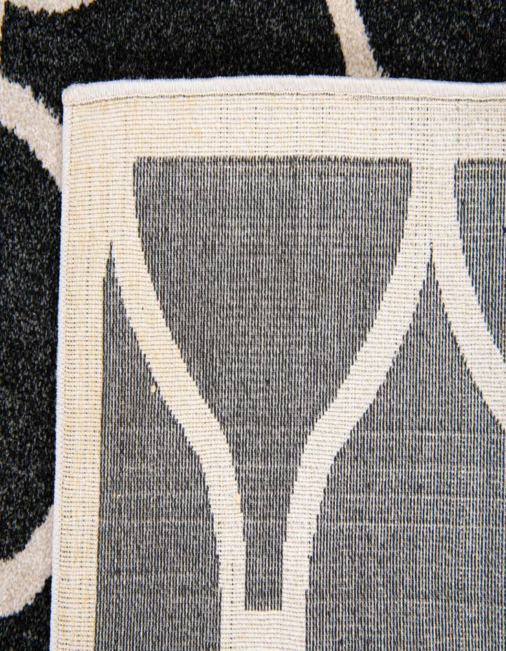 Detail image of 6' 5 x 9' 8 Lattice Rug