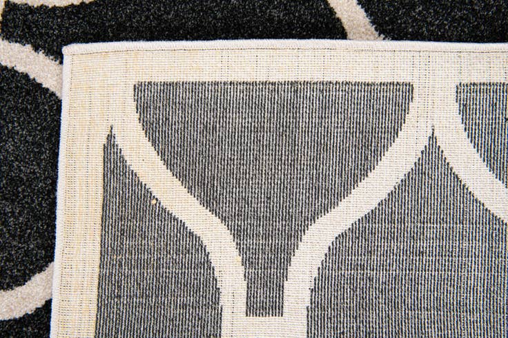 Detail image of 6' 5 x 9' 8 Lattice Rug