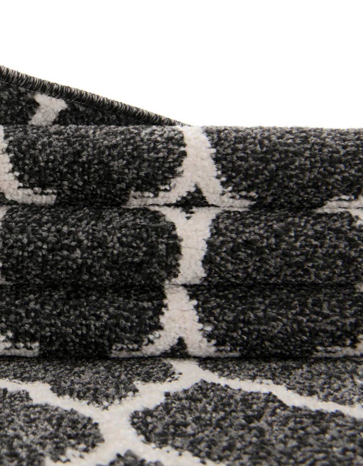 Detail image of 10' 8 x 16' 5 Lattice Rug