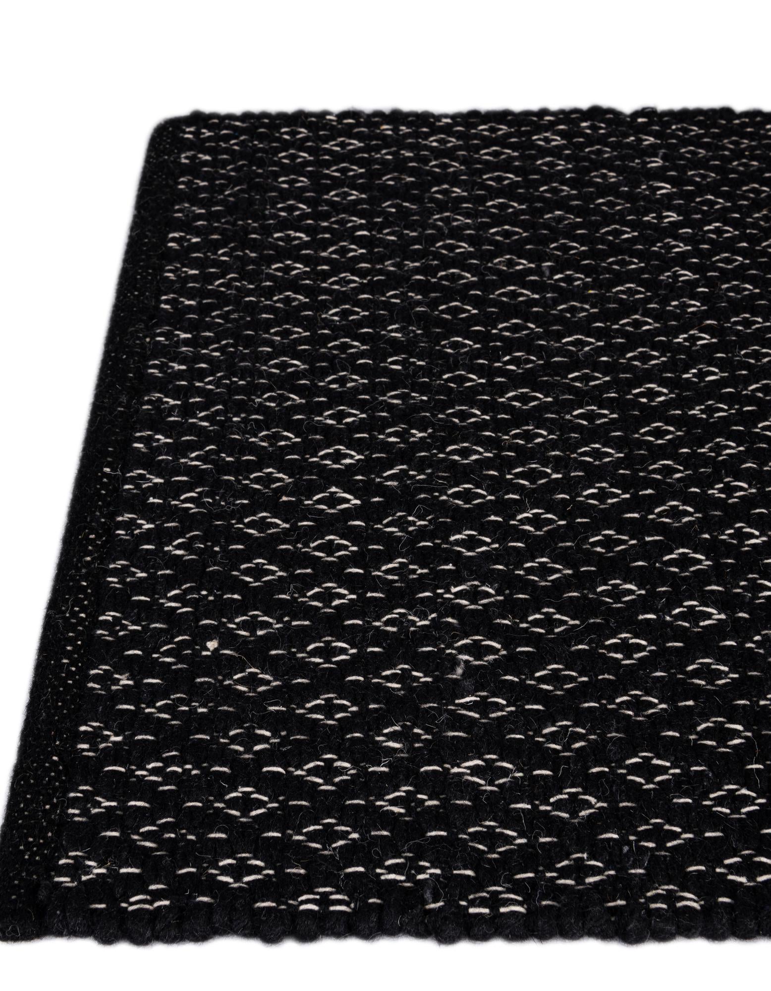 6' 1 x 9' Hand Woven Lattice Wool Rug