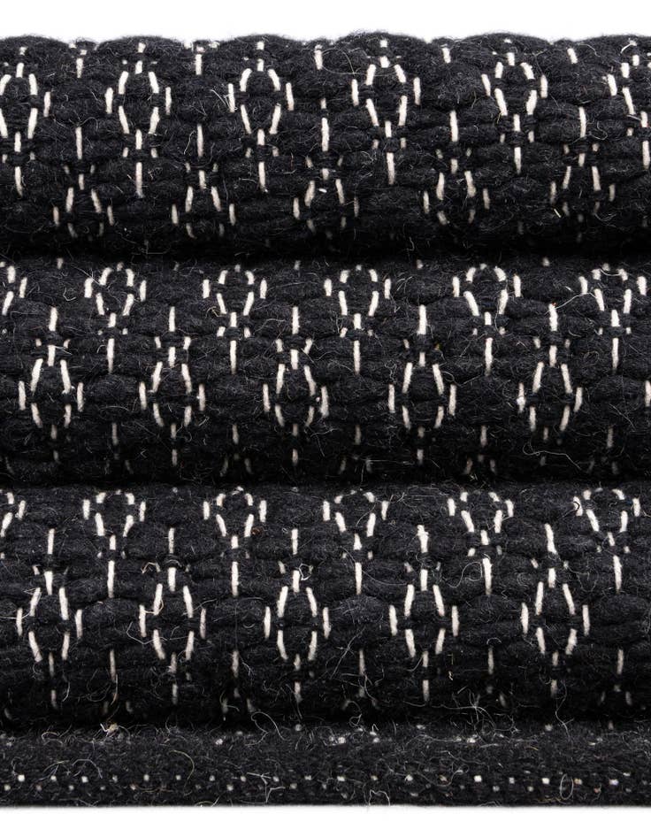 Detail image of 9' x 12' Hand Woven Lattice Wool Rug