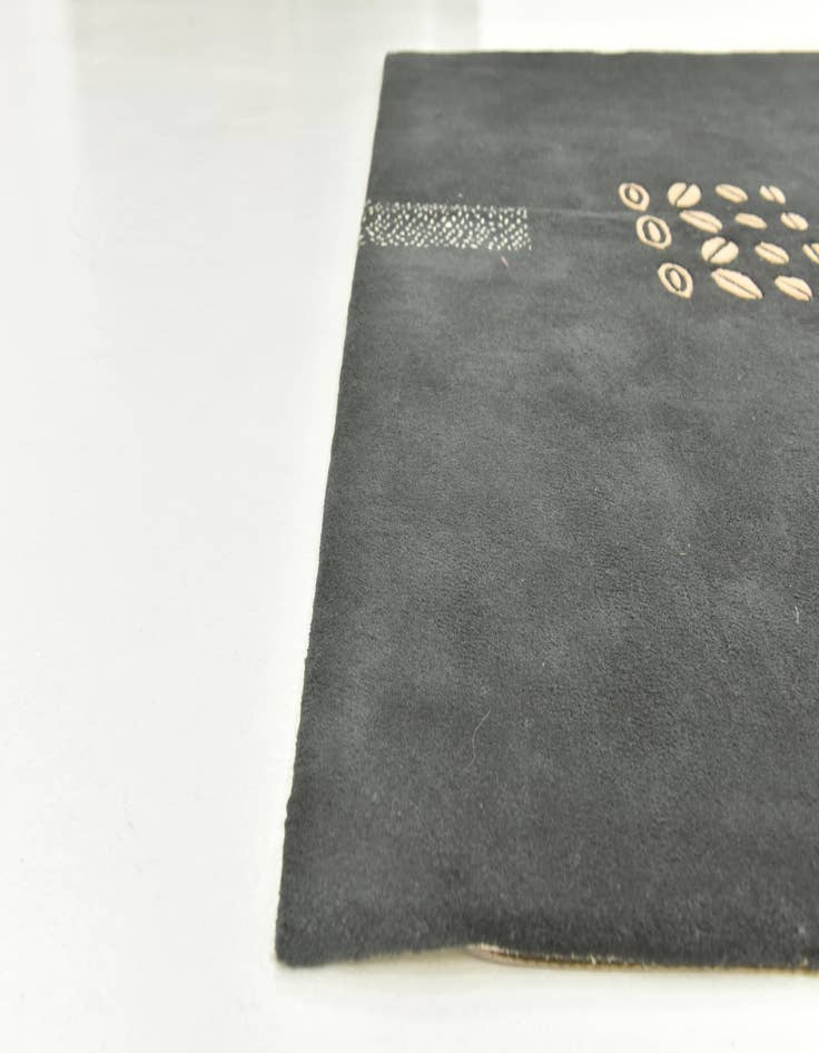 Detail image of 5' 7 x 7' 9 Luna Wool Rug