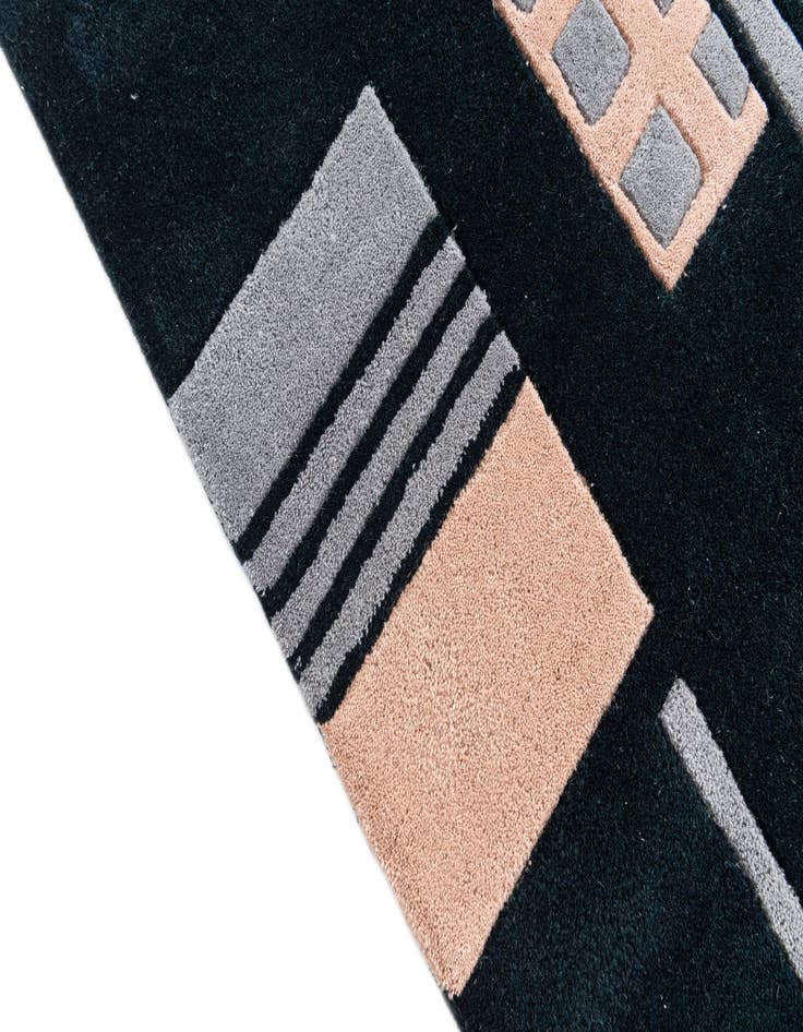 Detail image of 5' 1 x 8' Luna Rug