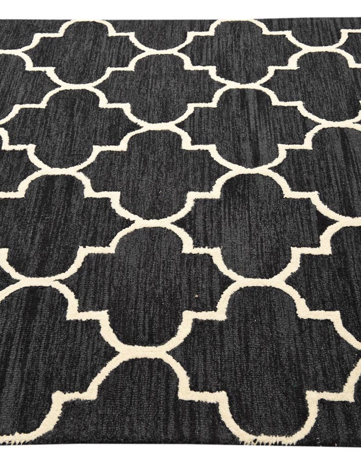Detail image of 5' x 8' Luna Rug