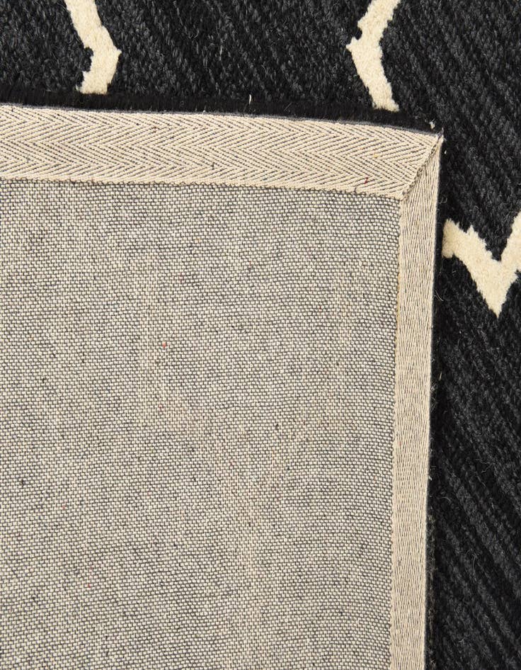 Detail image of 5' x 8' Luna Rug