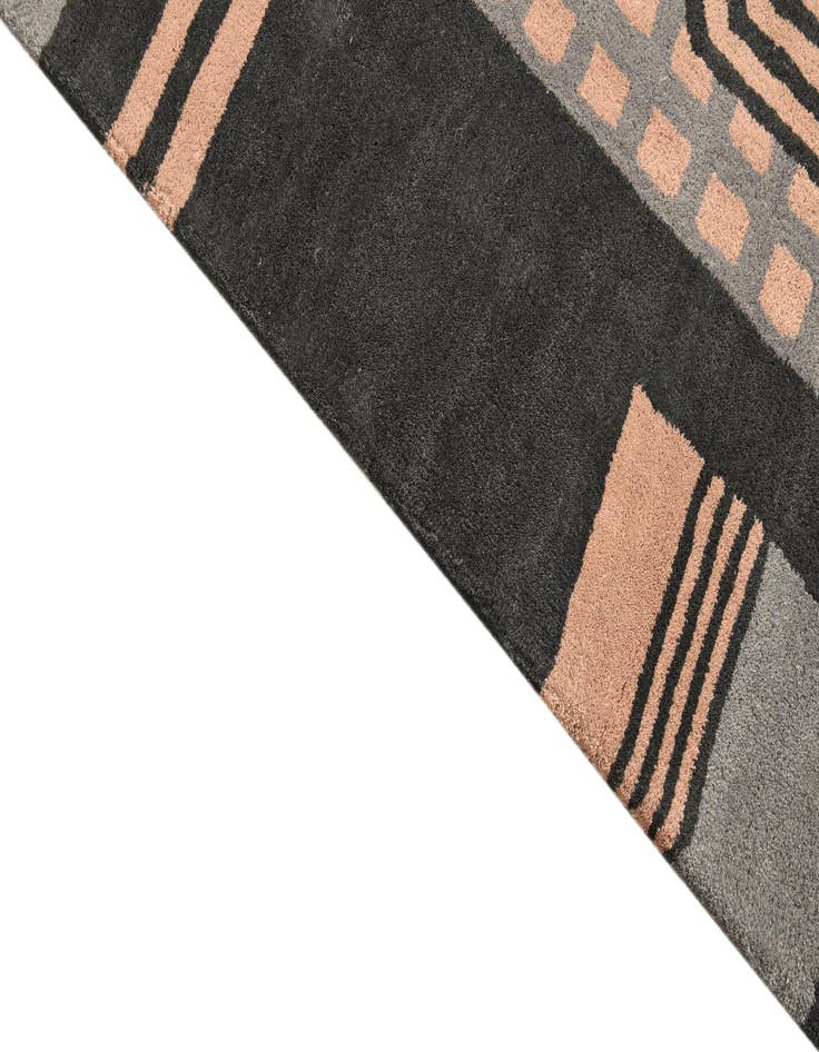 Detail image of 5' x 7' 11 Luna Rug