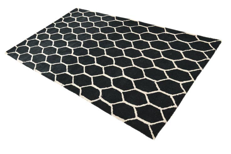 Detail image of 4' 8 x 7' 10 Luna Rug