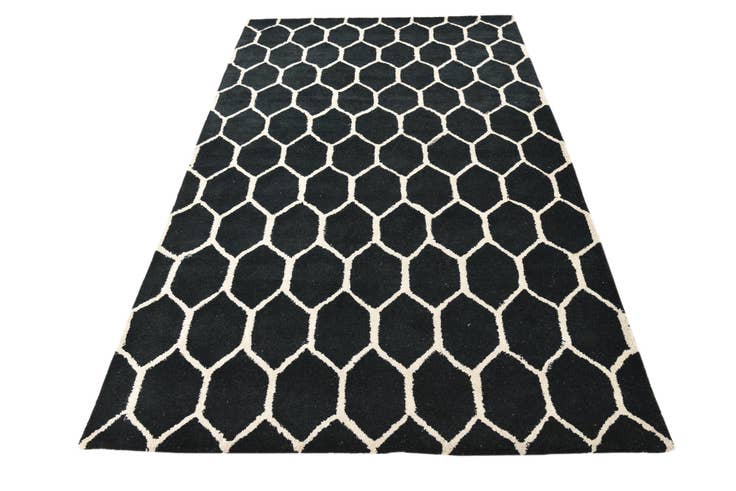 Detail image of 4' 8 x 7' 10 Luna Rug