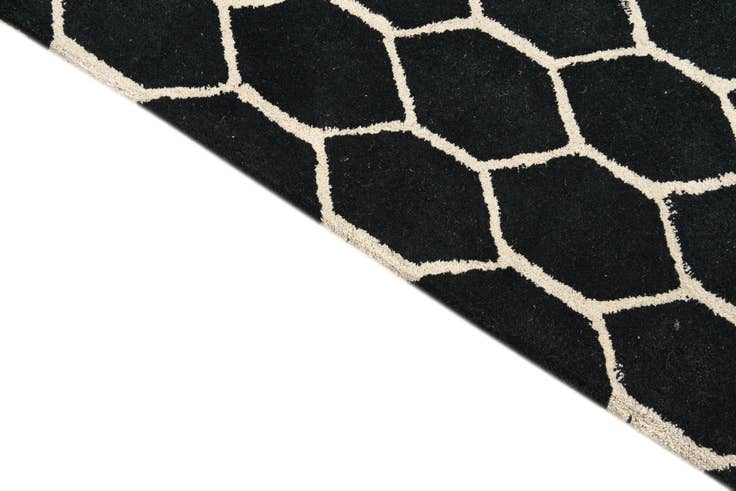 Detail image of 4' 8 x 7' 10 Luna Rug