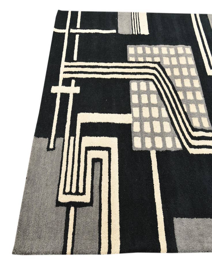 Detail image of 5' x 7' 10 Luna Rug