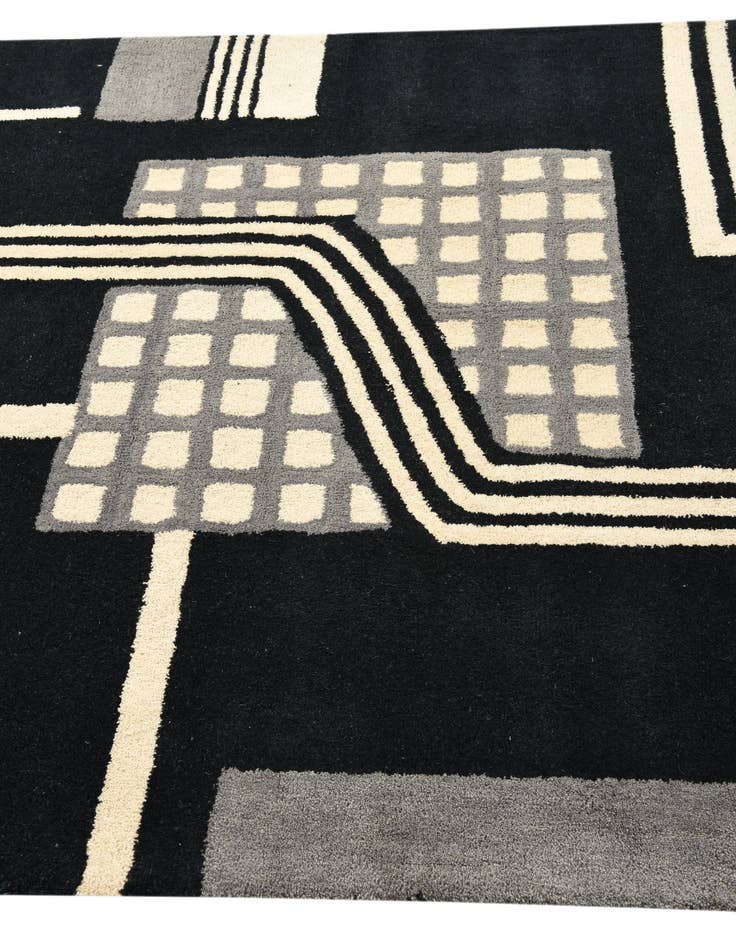 Detail image of 5' x 7' 10 Luna Rug