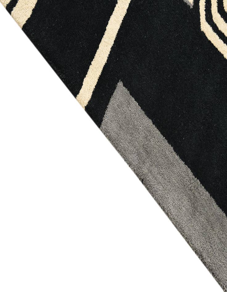 Detail image of 5' x 7' 10 Luna Rug