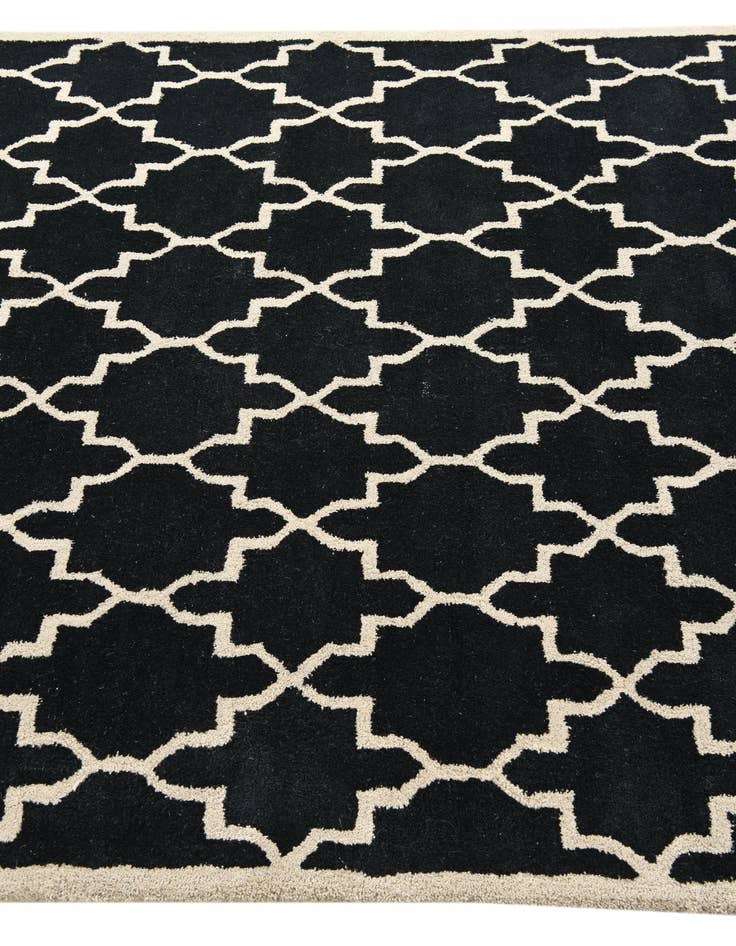 Detail image of 5' x 7' 10 Luna Rug