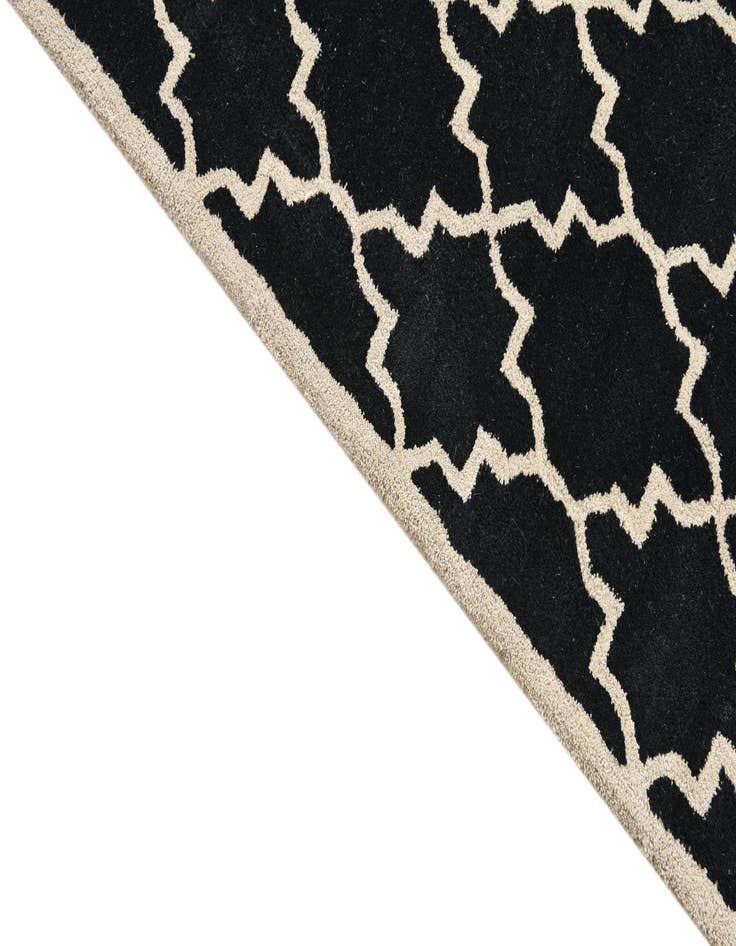 Detail image of 5' x 7' 10 Luna Rug