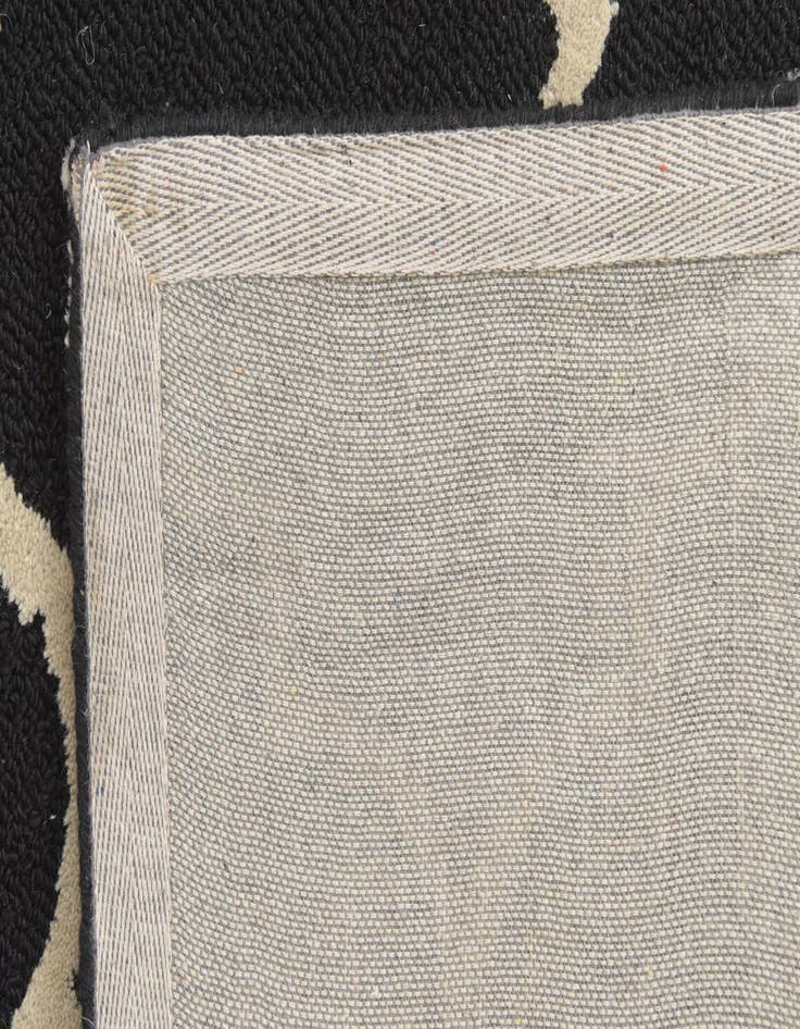 Detail image of 5' 1 x 8' Luna Rug