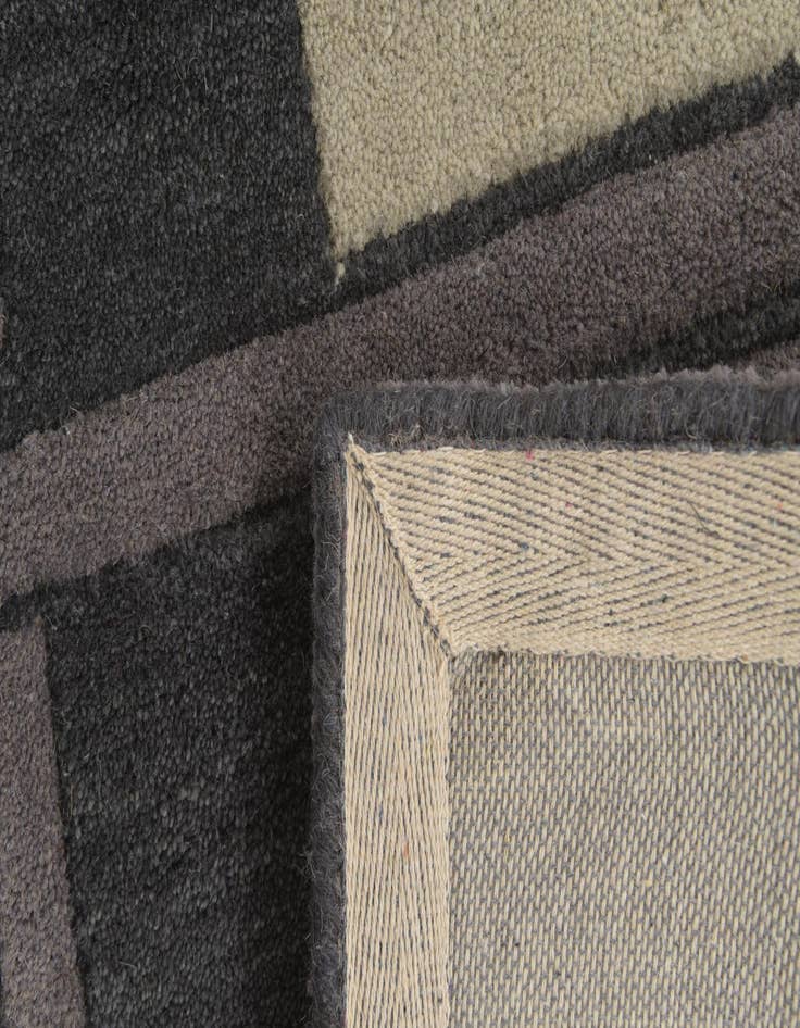 Detail image of 5' 1 x 8' Luna Rug