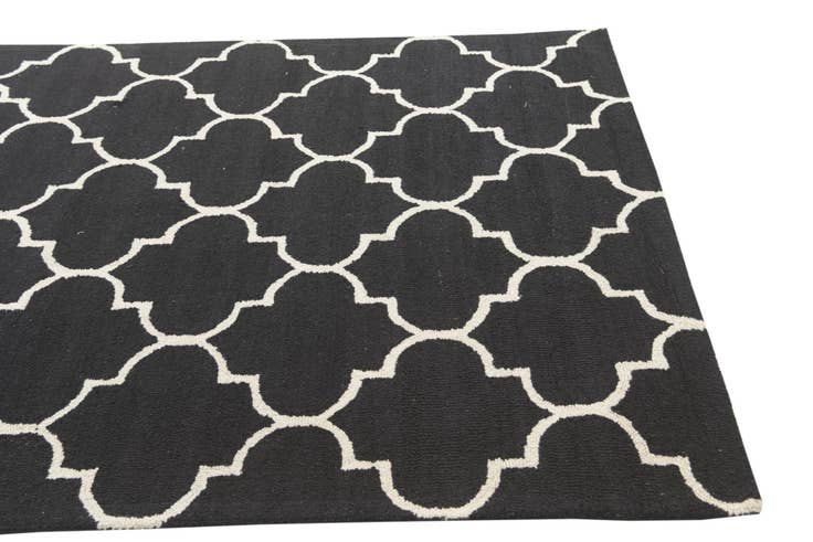 Detail image of 5' 1 x 8' Luna Wool Rug
