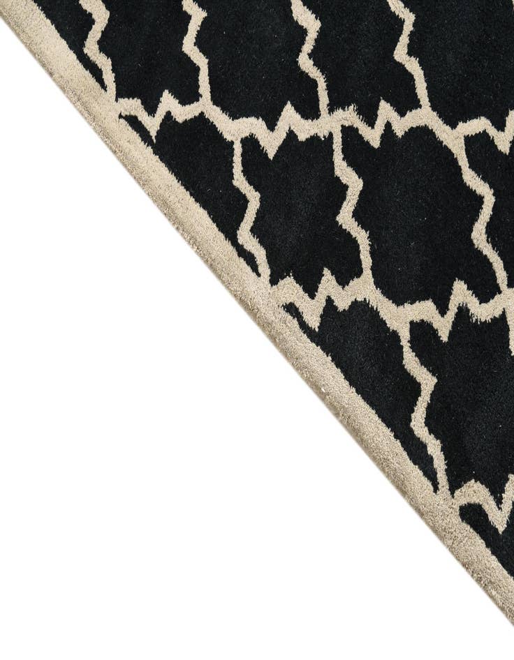 Detail image of 5' x 7' 11 Luna Wool Rug